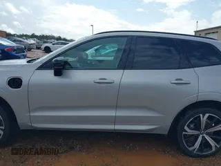 2022 Volvo XC60 Recharge Plug-In Hybrid R-Design with VIN YV4BR0DM4N1914570, listed as a IAAI auction lot 41709721 with 35,092 mi miles. Bid and sale history available at carsss.com. Image 14.