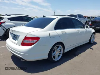 2011 Mercedes-Benz C 300 Sport z VIN WDDGF5EB3BR168224, wystawiony jako IAAI lot #42629358 z przebiegiem 134 692 mil mil oraz . Historia ofert i sprzedaży dostępna na DreamBid. Obrazek 4.