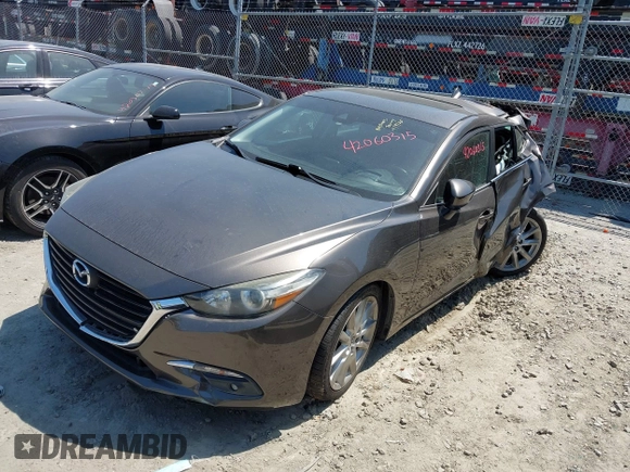 2017 Mazda 3 Grand Touring z VIN 3MZBN1M39HM127811, wystawiony jako IAAI lot #42060315 z przebiegiem Nie podano mil oraz . Historia ofert i sprzedaży dostępna na DreamBid. Obrazek 16.