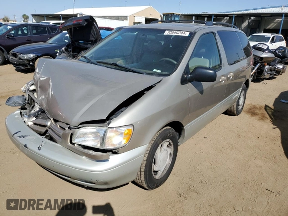 2000 Toyota Sienna LE with VIN 4T3ZF13C3YU229328, listed as a Copart auction lot 70880244 with 201,464 mi miles and Salvage Title. Bid and sale history available at carsss.com. Image 1.