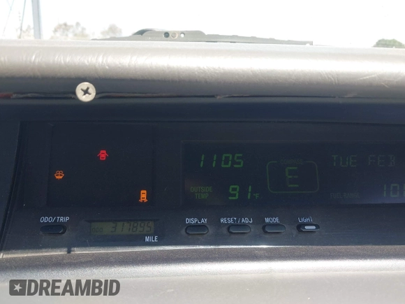 2000 Toyota Avalon XL with VIN 4T1BF28BXYU105640, listed as a IAAI auction lot 42024346 with 317,895 mi miles and . Bid and sale history available at DreamBid. Image 7.