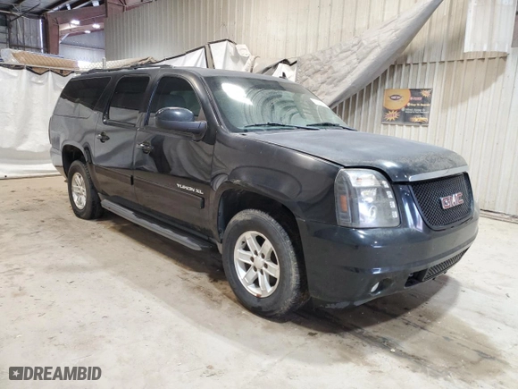 2013 GMC Yukon XL SLT with VIN 1GKS1KE08DR348001, listed as a Copart auction lot 50723745 with 105,276 mi miles and Clean Title. Bid and sale history available at carsss.com. Image 4.