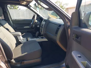 2012 Ford Escape XLT z VIN 1FMCU9DG7CKB28270, wystawiony jako IAAI lot #42607520 z przebiegiem 129 758 mil mil oraz . Historia ofert i sprzedaży dostępna na DreamBid. Obrazek 5.