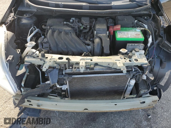 2012 Nissan Versa SV z VIN 3N1CN7APXCL939881, wystawiony jako Copart lot #58373915 z przebiegiem 82 970 mil mil oraz Szkoda całkowita • Salvage title. Historia ofert i sprzedaży dostępna na DreamBid. Obrazek 11.