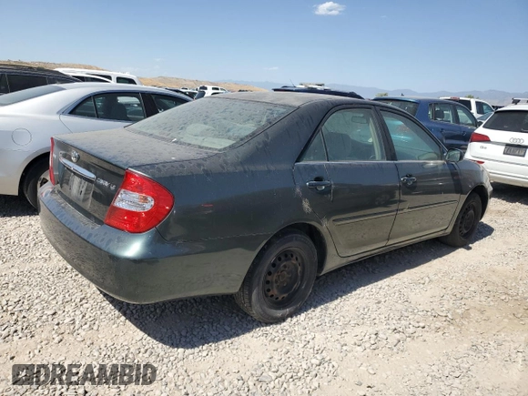 2002 Toyota Camry LE z VIN JTDBE32K120068644, wystawiony jako Copart lot #61168915 z przebiegiem 210 149 mil mil oraz Czysty tytuł • Clean title. Historia ofert i sprzedaży dostępna na DreamBid. Obrazek 3.