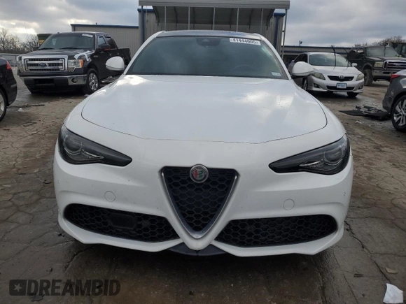 2022 Alfa Romeo Giulia Veloce z VIN ZARFANBN2N7653138, wystawiony jako Copart lot #41444005 z przebiegiem Nie podano mil oraz Szkody całkowita. Historia ofert i sprzedaży dostępna na DreamBid. Obrazek 5.