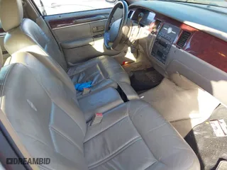 2005 Lincoln Town Car Signature Limited with VIN 1LNHM82W05Y641760, listed as a IAAI auction lot 40753815 with 210,907 mi miles. Bid and sale history available at carsss.com. Image 5.