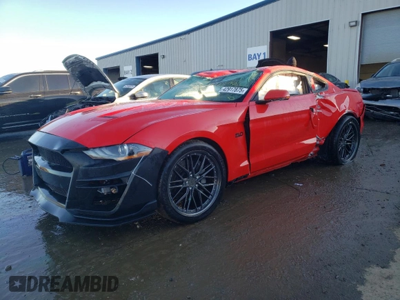 2021 Ford Mustang GT z VIN 1FA6P8CF1M5103592, wystawiony jako Copart lot #42917875 z przebiegiem 40 576 mil mil oraz Nie do naprawy. Historia ofert i sprzedaży dostępna na DreamBid. Obrazek 1.