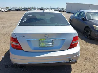 2014 Mercedes-Benz C 250 Sport с VIN WDDGF4HB1EA933861, выставлен на аукционе IAAI как лот 42518063 с пробегом 193 736 миль миль и . История ставок и продаж доступна на DreamBid. Изображение 16.