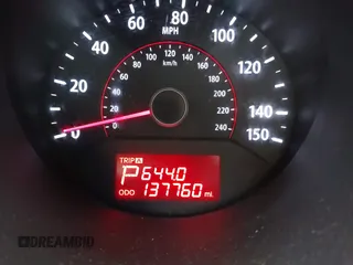 2012 Kia Sorento LX z VIN 5XYKTCA66CG225672, wystawiony jako IAAI lot #42332631 z przebiegiem 137 760 mil mil oraz . Historia ofert i sprzedaży dostępna na DreamBid. Obrazek 7.