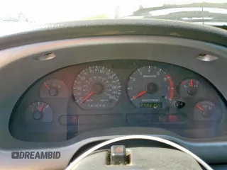 2001 Ford Mustang GT Deluxe z VIN 1FAFP42X21F261058, wystawiony jako Copart lot #56401025 z przebiegiem 248 215 mil mil oraz Szkoda całkowita • Salvage title. Historia ofert i sprzedaży dostępna na DreamBid. Obrazek 9.