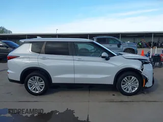 2024 Mitsubishi Outlander ES z VIN JA4J3UA85RZ004684, wystawiony jako IAAI lot #41289047 z przebiegiem 18 819 mil mil oraz . Historia ofert i sprzedaży dostępna na DreamBid. Obrazek 13.
