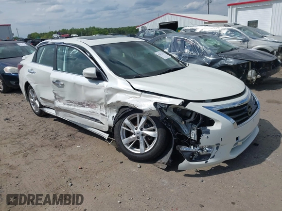 2014 Nissan Altima 2.5 S with VIN 1N4AL3AP5EC170567, listed as a IAAI auction lot 42011327 with 211,747 mi miles. Bid and sale history available at carsss.com. Image 1.