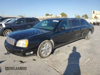 2003 Cadillac DeVille Limousine z VIN 1GEEH90Y23U550670, wystawiony jako Copart lot #77100764 z przebiegiem 63 103 mil mil oraz Szkoda całkowita • Salvage title. Historia ofert i sprzedaży dostępna na DreamBid. Obrazek 1.