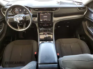 2023 Jeep Grand Cherokee Laredo z VIN 1C4RJKAG2P8776623, wystawiony jako Copart lot #53134765 z przebiegiem 50 413 mil mil oraz Czysty tytuł • Clean title. Historia ofert i sprzedaży dostępna na DreamBid. Obrazek 8.