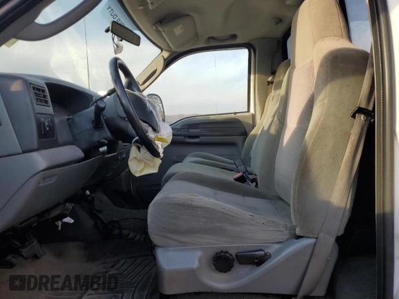 2003 Ford F-250 XL z VIN 1FTNF21L83ED10378, wystawiony jako Copart lot #78414894 z przebiegiem 158 936 mil mil oraz Szkoda całkowita • Salvage title. Historia ofert i sprzedaży dostępna na DreamBid. Obrazek 7.