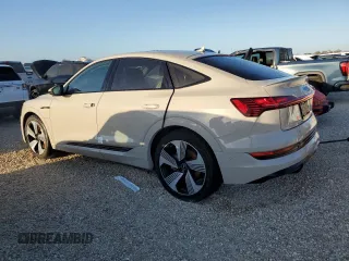 2021 Audi e-tron Sportback Prestige z VIN WA13AAGE4MB018961, wystawiony jako Copart lot #74674294 z przebiegiem Nie podano mil oraz Nie do naprawy • Non repairable. Historia ofert i sprzedaży dostępna na DreamBid. Obrazek 2.
