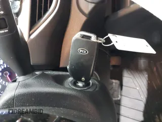 2020 Kia Forte LXS z VIN 3KPF24AD0LE255174, wystawiony jako IAAI lot #42273738 z przebiegiem 72 237 mil mil oraz . Historia ofert i sprzedaży dostępna na DreamBid. Obrazek 11.