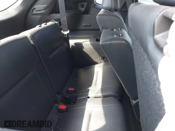 2022 Mitsubishi Outlander SE z VIN JA4J3UA8XNZ017053, wystawiony jako IAAI lot #41870657 z przebiegiem 70 102 mil mil oraz . Historia ofert i sprzedaży dostępna na DreamBid. Obrazek 8.