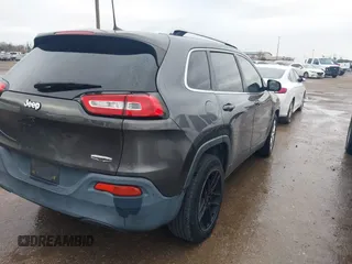 2018 Jeep Cherokee Latitude Plus with VIN 1C4PJLLBXJD621833, listed as a IAAI auction lot 41325843 with 65,326 mi miles. Bid and sale history available at carsss.com. Image 4.