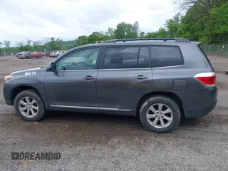 2011 Toyota Highlander z VIN 5TDBK3EH3BS085242, wystawiony jako IAAI lot #42325191 z przebiegiem 200 001 mil mil oraz . Historia ofert i sprzedaży dostępna na DreamBid. Obrazek 14.