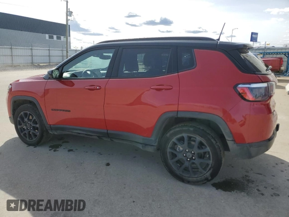 2024 Jeep Compass Latitude Lux z VIN 3C4NJDFNXRT579012, wystawiony jako Copart lot #53062435 z przebiegiem 16 982 mil mil oraz Czysty tytuł • Clean title. Historia ofert i sprzedaży dostępna na DreamBid. Obrazek 2.