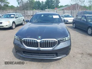2024 BMW 5 Series 530i с VIN WBA43FJ03RCS39433, выставлен на аукционе IAAI как лот 42396985 с пробегом 2 327 миль миль и . История ставок и продаж доступна на DreamBid. Изображение 12.