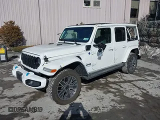 2024 Jeep Wrangler High Altitude z VIN 1C4RJXU60RW176763, wystawiony jako IAAI lot #41508931 z przebiegiem 11 026 mil mil oraz . Historia ofert i sprzedaży dostępna na DreamBid. Obrazek 2.