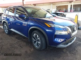2023 Nissan Rogue SV z VIN 5N1BT3BA0PC885621, wystawiony jako IAAI lot #42023332 z przebiegiem 10 964 mil mil oraz . Historia ofert i sprzedaży dostępna na DreamBid. Obrazek 1.