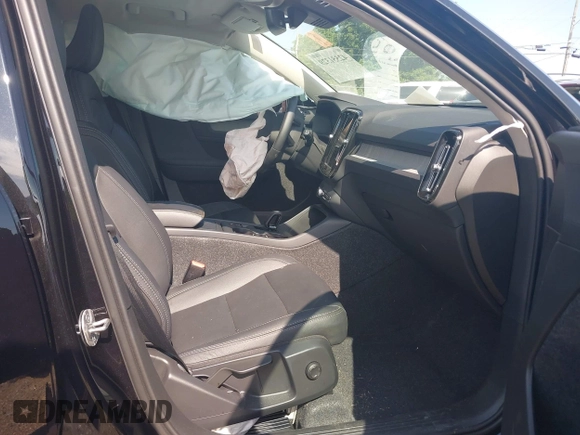 2025 Volvo XC40 Core Bright Theme with VIN YV4L12UJ0S2507803, listed as a IAAI auction lot 42551329 with 6,066 mi miles and . Bid and sale history available at DreamBid. Image 5.