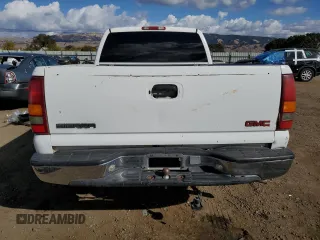 2000 GMC New Sierra 1500 SL with VIN 2GTEC19V8Y1256680, listed as a Copart auction lot 81105434 with 211,162 mi miles and Salvage Title. Bid and sale history available at carsss.com. Image 6.
