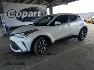 2020 Toyota C-HR LE z VIN JTNKHMBX4L1094316, wystawiony jako Copart lot #60512525 z przebiegiem 119 878 mil mil oraz Czysty tytuł • Clean title. Historia ofert i sprzedaży dostępna na DreamBid. Obrazek 1.