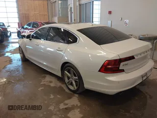 2019 Volvo S90 Momentum with VIN LVY102AK5KP081791, listed as a IAAI auction lot 41632562 with 117,384 mi miles. Bid and sale history available at carsss.com. Image 3.