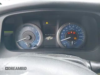 2018 Toyota Sienna LE Auto Access Seat с VIN 5TDKZ3DCXJS957822, выставлен на аукционе IAAI как лот 42367863 с пробегом 75 237 миль миль и . История ставок и продаж доступна на DreamBid. Изображение 7.