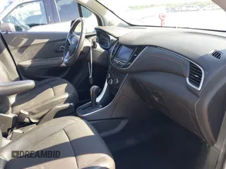 2020 Chevrolet Trax LT with VIN KL7CJLSBXLB039596, listed as a IAAI auction lot 41986195 with 25,538 mi miles and . Bid and sale history available at DreamBid. Image 5.