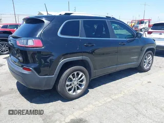 2019 Jeep Cherokee Latitude Plus z VIN 1C4PJLLB9KD248110, wystawiony jako IAAI lot #42205709 z przebiegiem 94 715 mil mil oraz . Historia ofert i sprzedaży dostępna na DreamBid. Obrazek 4.