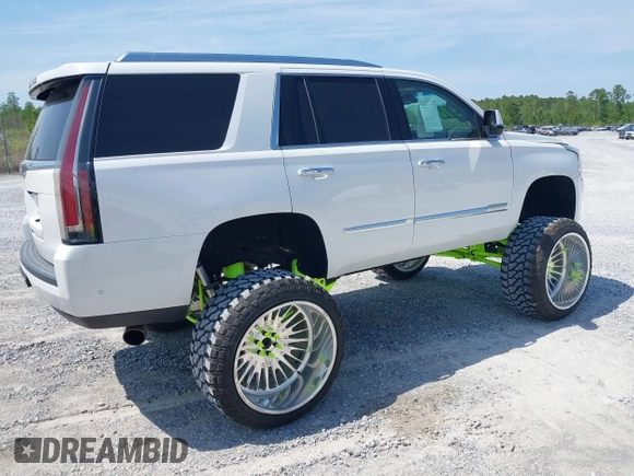 2020 Cadillac Escalade Luxury z VIN 1GYS3BKJ6LR124477, wystawiony jako IAAI lot #42042960 z przebiegiem 42 854 mil mil oraz . Historia ofert i sprzedaży dostępna na DreamBid. Obrazek 4.