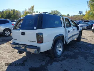 2002 Chevrolet Suburban LT with VIN 1GNFK16Z52J166390, listed as a IAAI auction lot 40688021 with 319,381 mi miles. Bid and sale history available at carsss.com. Image 4.