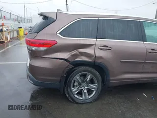 2018 Toyota Highlander Hybrid Limited with VIN 5TDDGRFH2JS039556, listed as a IAAI auction lot 41539754 with 71,924 mi miles and . Bid and sale history available at DreamBid. Image 6.