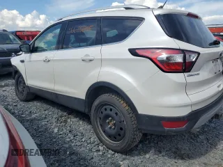 2018 Ford Escape Titanium z VIN 1FMCU9J94JUD09141, wystawiony jako Copart lot #56625805 z przebiegiem Nie podano mil oraz Szkoda całkowita • Salvage title. Historia ofert i sprzedaży dostępna na DreamBid. Obrazek 2.