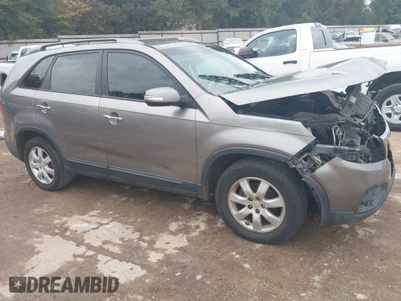 2011 Kia Sorento LX with VIN 5XYKT4A22BG149224, listed as a IAAI auction lot 40252333 with 183,619 mi miles. Bid and sale history available at carsss.com. Image 1.