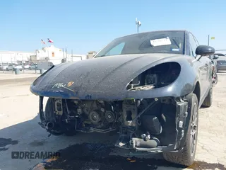 2018 Porsche Macan with VIN WP1AA2A50JLB18359, listed as a IAAI auction lot 41781711 with 68,657 mi miles. Bid and sale history available at carsss.com. Image 6.