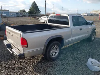 2002 Dodge Dakota with VIN 1B7GL12X42S698285, listed as a IAAI auction lot 40826030 with 211,936 mi miles and . Bid and sale history available at carsss.com. Image 4.