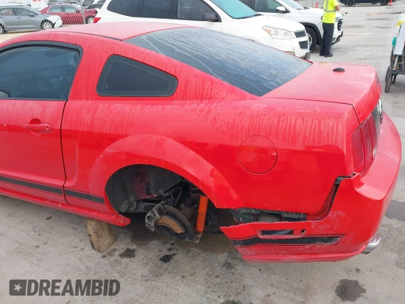 2007 Ford Mustang GT Deluxe with VIN 1ZVFT82H875267643, listed as a IAAI auction lot 41725156 with 98,844 mi miles and . Bid and sale history available at carsss.com. Image 18.