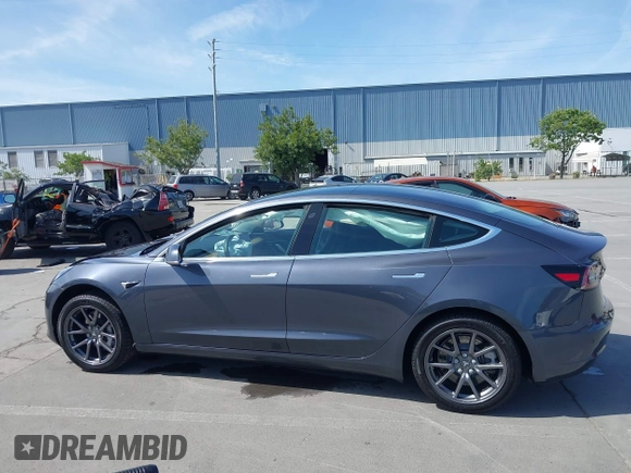 2020 Tesla Model 3 Standard Range Plus z VIN 5YJ3E1EA6LF703159, wystawiony jako IAAI lot #42099718 z przebiegiem 30 175 mil mil oraz . Historia ofert i sprzedaży dostępna na DreamBid. Obrazek 14.