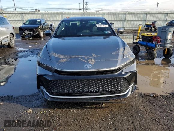 2023 Toyota Crown XLE z VIN JTDAAAAFXP3008724, wystawiony jako Copart lot #85527824 z przebiegiem 16 687 mil mil oraz Szkoda całkowita • Salvage title. Historia ofert i sprzedaży dostępna na DreamBid. Obrazek 5.