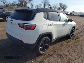 2019 Jeep Compass Altitude z VIN 3C4NJDBB0KT629952, wystawiony jako IAAI lot #41913931 z przebiegiem 78 054 mil mil oraz . Historia ofert i sprzedaży dostępna na DreamBid. Obrazek 4.