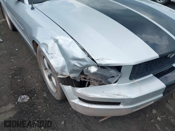 2005 Ford Mustang Deluxe z VIN 1ZVFT84N755215467, wystawiony jako IAAI lot #42452885 z przebiegiem 126 366 mil mil oraz . Historia ofert i sprzedaży dostępna na DreamBid. Obrazek 6.