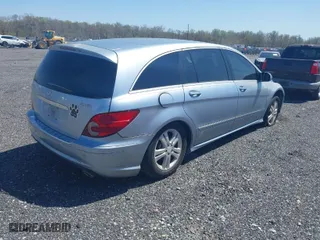 2008 Mercedes-Benz R-Class 3.5L with VIN 4JGCB65E48A062615, listed as a IAAI auction lot 42049171 with 143,917 mi miles. Bid and sale history available at carsss.com. Image 4.