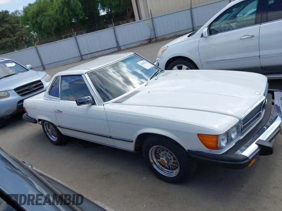 1982 Mercedes-Benz 380 with VIN WDBBA45A1CB015578, listed as a IAAI auction lot 42062020 with 42,746 mi miles. Bid and sale history available at carsss.com. Image 13.